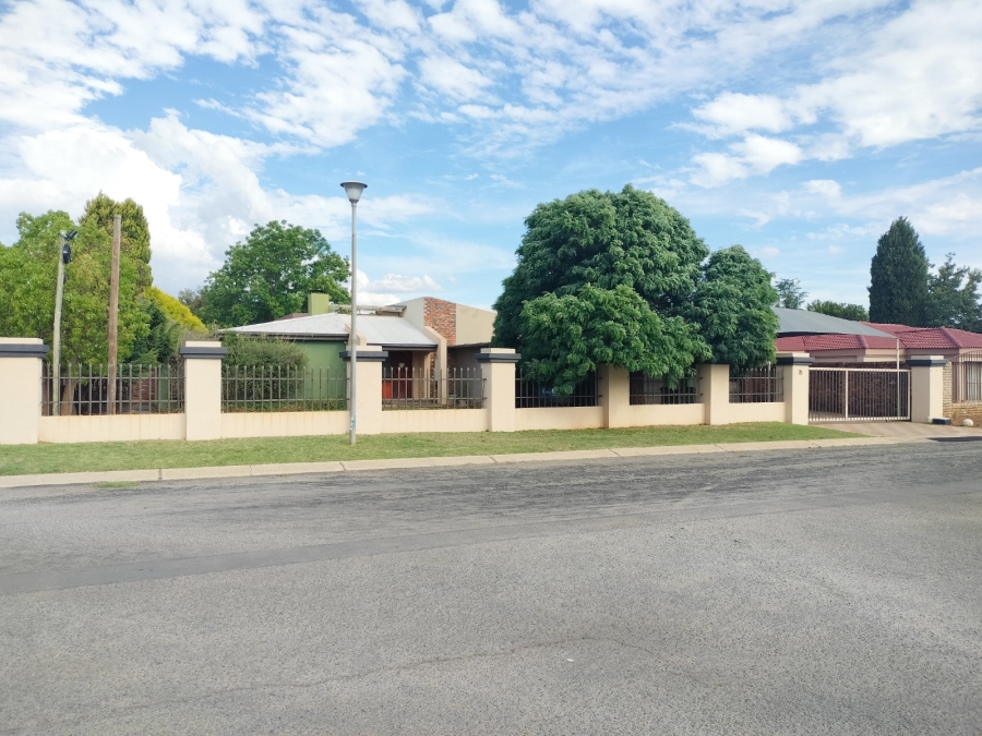 3 Bedroom Property for Sale in Grimbeeck Park North West